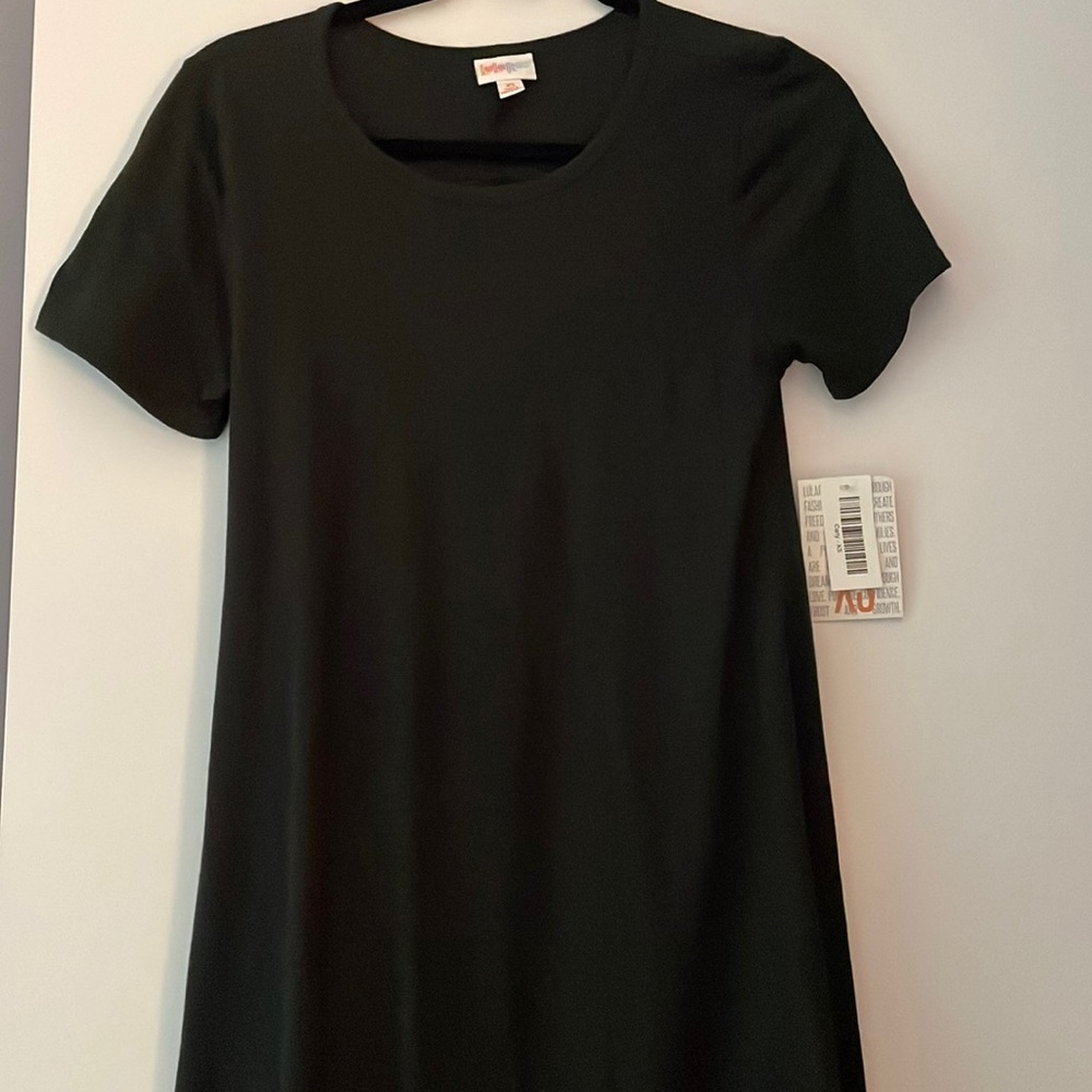 Xs solid black lularoe Carly dress nwt.